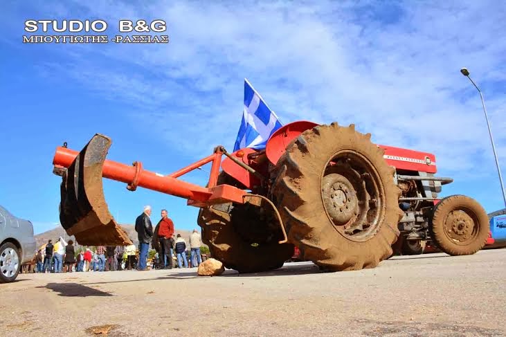 Έκλεισαν την Εθνική Ναυπλίου Μυκηνών οι αγροτοκτηνοτρόφοι Αργολίδος - Φωτογραφία 5