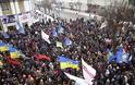 Παραμένουν στους δρόμους του Κιέβου οι διαδηλωτές