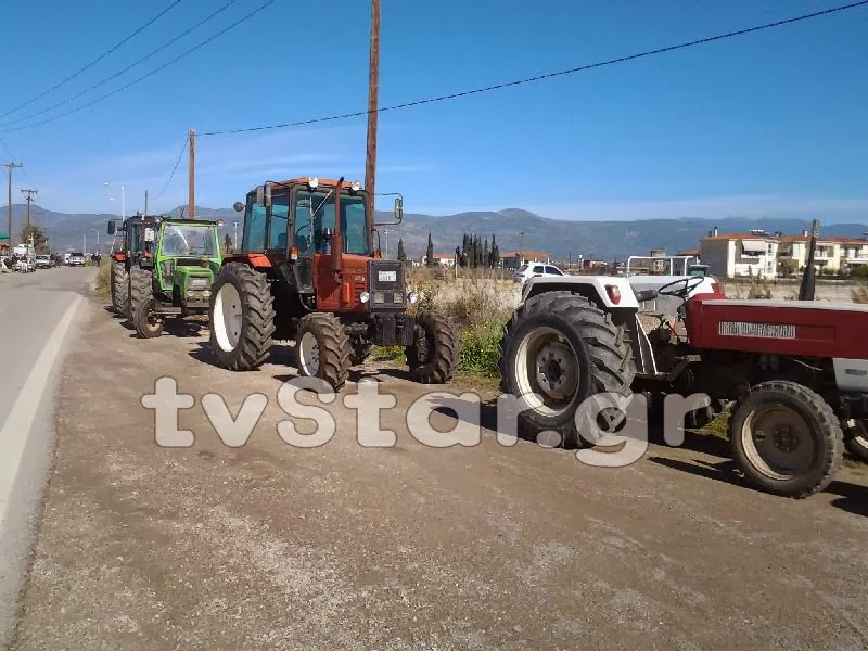 Φθιώτιδα: Τρακτέρ και ματ στον παράδρομο της εθνικής οδού [Videos - Photos] - Φωτογραφία 10