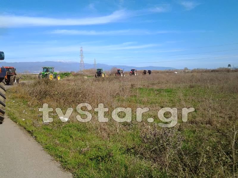 Φθιώτιδα: Τρακτέρ και ματ στον παράδρομο της εθνικής οδού [Videos - Photos] - Φωτογραφία 8