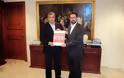 Εθιμοτυπική επίσκεψη στον Δήμαρχο Αμαρουσίου Γ. Πατούλη, του Πρέσβη της Σερβίας στην Ελλάδα Μπ. Λαζάρεβιτς - Φωτογραφία 1