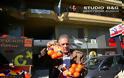 Έχτισαν με πορτοκάλια είσοδο τράπεζας στο Άργος οι αγρότες - Φωτογραφία 2