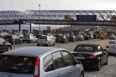 Αυτές είναι οι εταιρείες που παίρνουν τα λεφτά των διοδίων! Ποιοι εισπράττουν διόδια από ένα δρόμο πληρωμένο από τους προγόνους μας