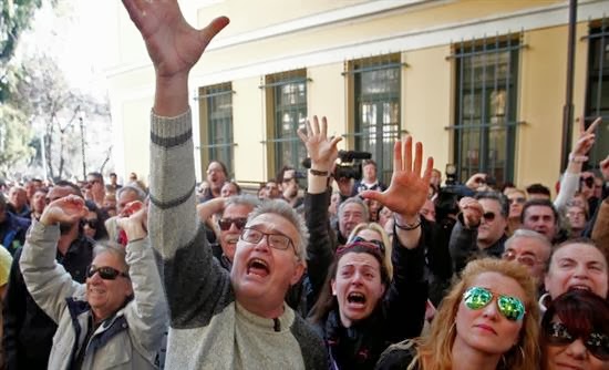 ΕΛΕΥΘΕΡΟΙ ΟΙ 9 ΣΥΛΛΗΦΘΕΝΤΕΣ - Φωτογραφία 2