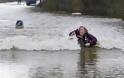 Οι Βρετανοί ζητούν οικονομική βοήθεια μετά τις καταστροφικές πλημμύρες [Photos] - Φωτογραφία 9