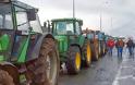 Οι αγρότες αποκλείουν συμβολικά το δρόμο στην ΝΕΟ Πατρών - Πύργου