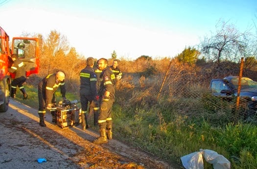 Ένας νεκρός και δύο τραυματίες σε τροχαίο στην Αρτέμιδα - Φωτογραφία 2