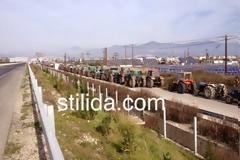ΣΥΜΒΑΙΝΕΙ ΤΩΡΑ: Στο μπλόκο της Ανθήλης κατευθύνονται οι αγρότες της Φθιώτιδας [Photos - Videos]