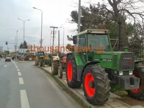 ΤΩΡΑ! Στα Πράσινα φανάρια, οι αγρότες - Φωτογραφία 2