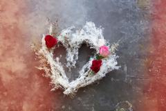 Diy Valentine’s Day: Φτιάξε ένα στεφάνι σε σχήμα καρδιάς για να δημιουργήσεις ρομαντική ατμόσφαιρα!