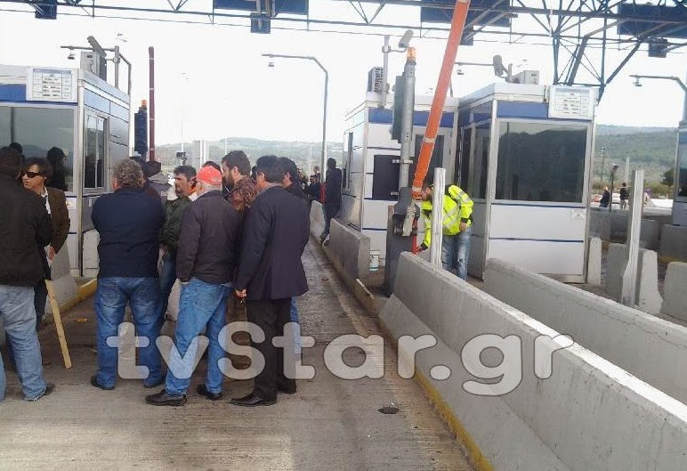 Άνοιξαν τα διόδια οι αγρότες από την Φθιώτιδα και την Βοιωτία [video] - Φωτογραφία 3