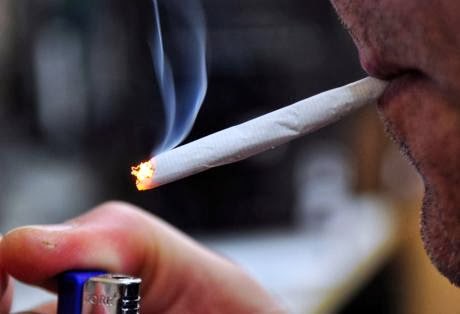 Αγρίνιο: Έπεσαν «καμπάνες» για τα αναμμένα τσιγάρα - Φωτογραφία 1