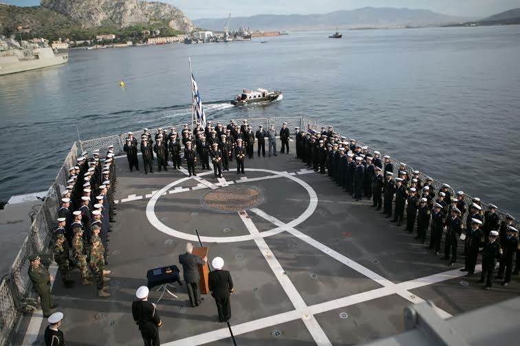 Χαιρετισμός ΥΕΘΑ Δημήτρη Αβραμόπουλου στο πλήρωμα της Φρεγάτας ΨΑΡΑ η οποία απέπλευσε για να συμμετάσχει στην επιχείρηση «ATALANTA» - Φωτογραφία 3