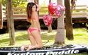 Η Claudia Romani σε φωτογράφηση με μπικίνι για την μέρα του Βαλεντίνου - Φωτογραφία 7