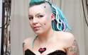 Φρίκη: Έγδαρε από το δέρμα της το τατουάζ με το όνομα του πρώην της και του το έστειλε ταχυδρομικώς [photos]
