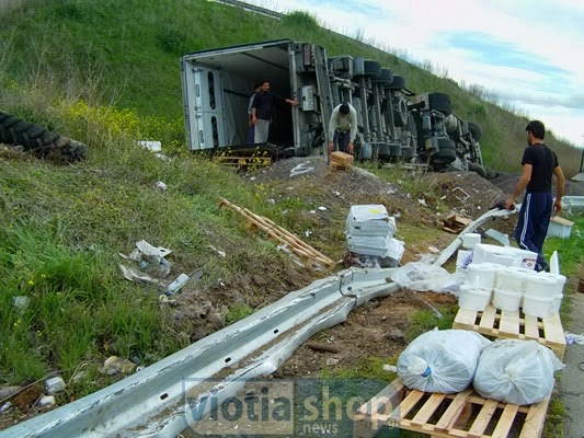 Σοβαρό τροχαίο στον Παράδρομο Εθνικής Οδού Αθηνών Λαμίας στο ύψος της Θήβας [video] - Φωτογραφία 2