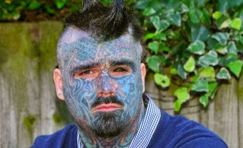 Ο άντρας με τα περισσότερα τατουάζ στη Βρετανία δε μπορεί να ταξιδέψει πουθενά λόγω του περίεργου ονόματός του - Φωτογραφία 1