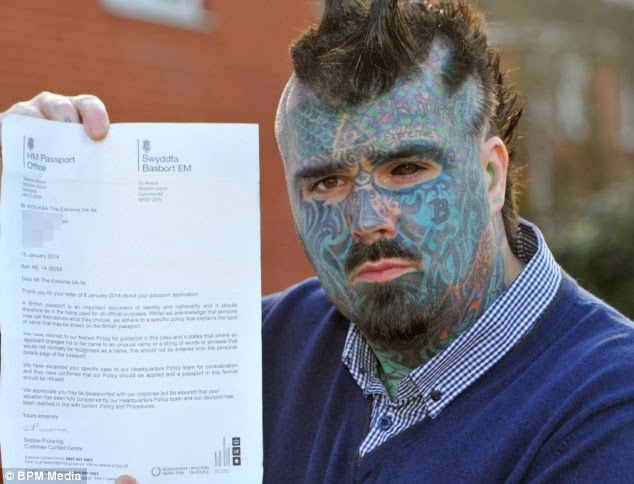 Ο άντρας με τα περισσότερα τατουάζ στη Βρετανία δε μπορεί να ταξιδέψει πουθενά λόγω του περίεργου ονόματός του - Φωτογραφία 3