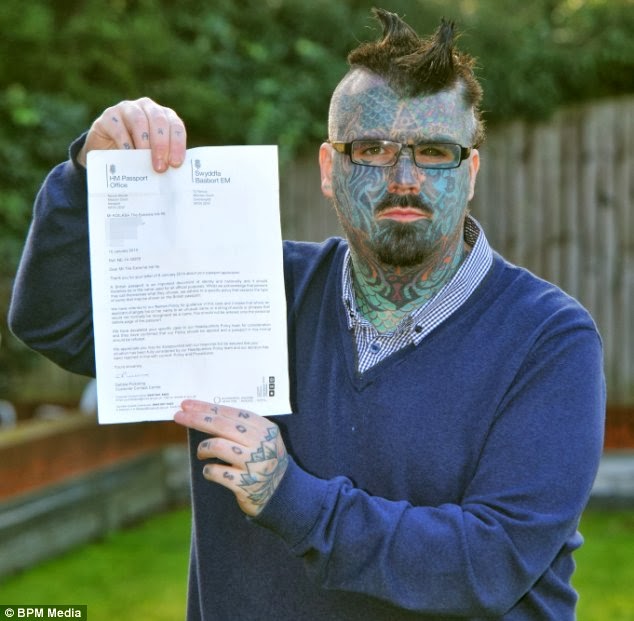 Ο άντρας με τα περισσότερα τατουάζ στη Βρετανία δε μπορεί να ταξιδέψει πουθενά λόγω του περίεργου ονόματός του - Φωτογραφία 7