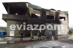 Εύβοια: Εργοστάσιο έγινε στάχτη! [Video - Photos]