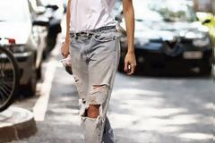 Ripped Jeans: Πώς θα φορέσεις το hot trend;
