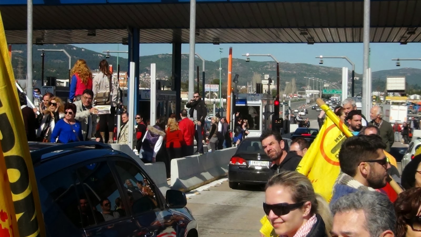 Οι δρόμοι ανήκουν στο λαό: Μεγαλειώδης συγκέντρωση χιλιάδων κατοίκων και αγωνιστών του Κινήματος Δεν Πληρώνω στα διόδια Αφιδνών - Φωτογραφία 21