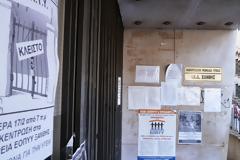 Κατάληψη στο ΙΚΑ Ξάνθης – Δεν παραδίδουν τα κλειδιά του ΕΟΠΥΥ γιατροί και εργαζόμενοι [Video - Photos]
