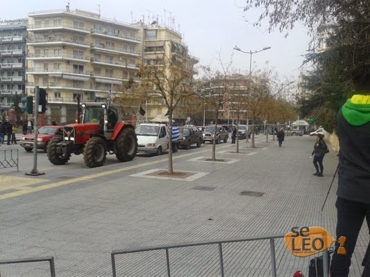 ΣΥΜΒΑΙΝΕΙ ΤΩΡΑ: Στο ΥΜΑΘ η μηχανοκίνητη πορεία των αγροτών - Φωτογραφία 2