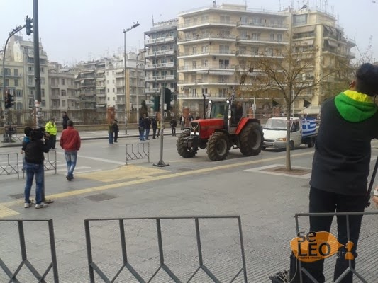 ΣΥΜΒΑΙΝΕΙ ΤΩΡΑ: Στο ΥΜΑΘ η μηχανοκίνητη πορεία των αγροτών - Φωτογραφία 3