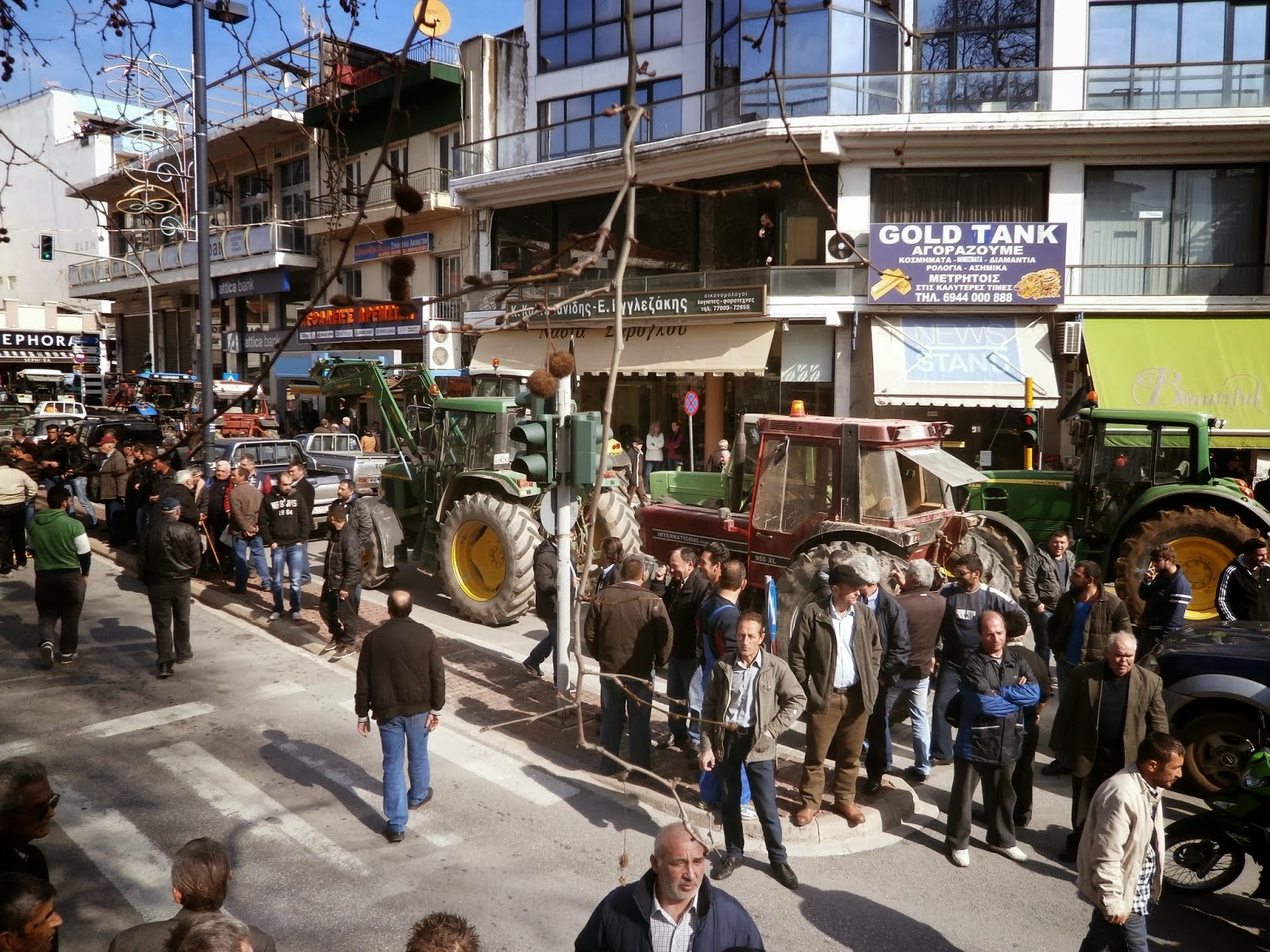 «Όργωσαν» την Ξάνθη με τα τρακτέρ τους οι αγρότες – Μηχανοκίνητη πορεία στην πόλη  [Video - Photos] - Φωτογραφία 1