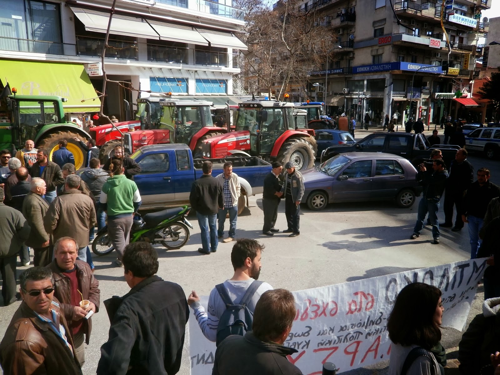 «Όργωσαν» την Ξάνθη με τα τρακτέρ τους οι αγρότες – Μηχανοκίνητη πορεία στην πόλη  [Video - Photos] - Φωτογραφία 6