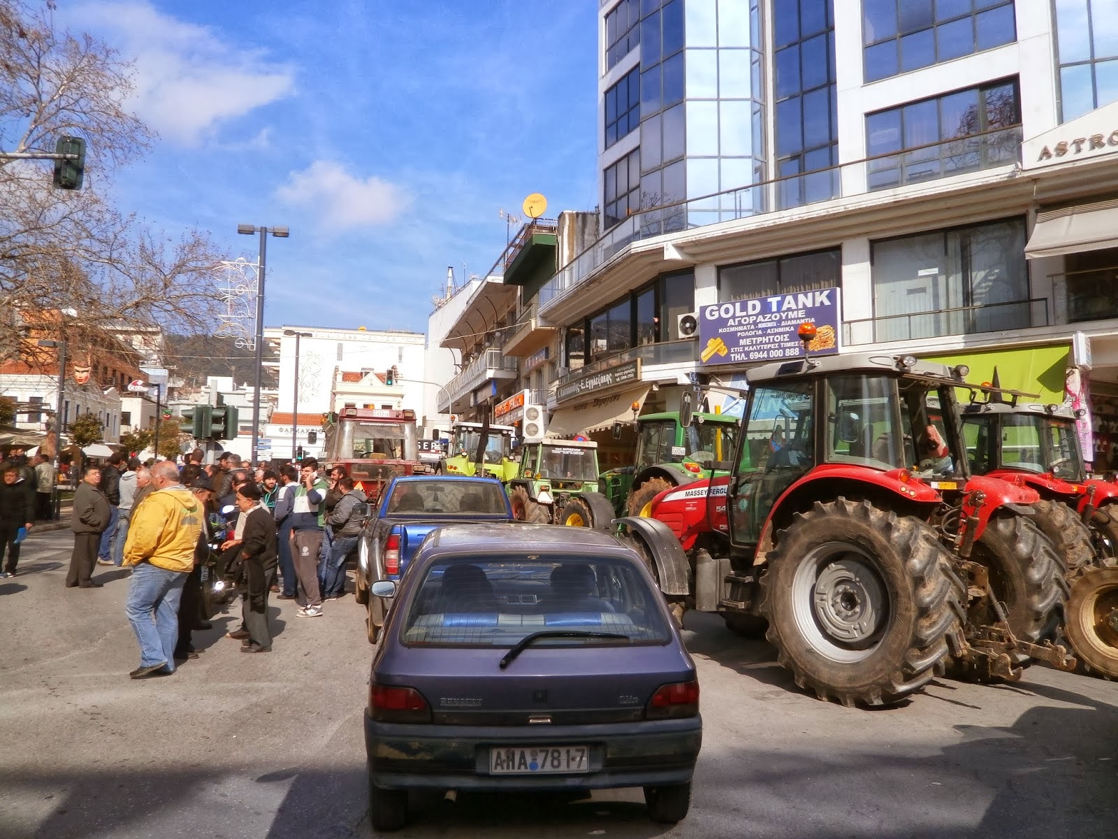 «Όργωσαν» την Ξάνθη με τα τρακτέρ τους οι αγρότες – Μηχανοκίνητη πορεία στην πόλη  [Video - Photos] - Φωτογραφία 7