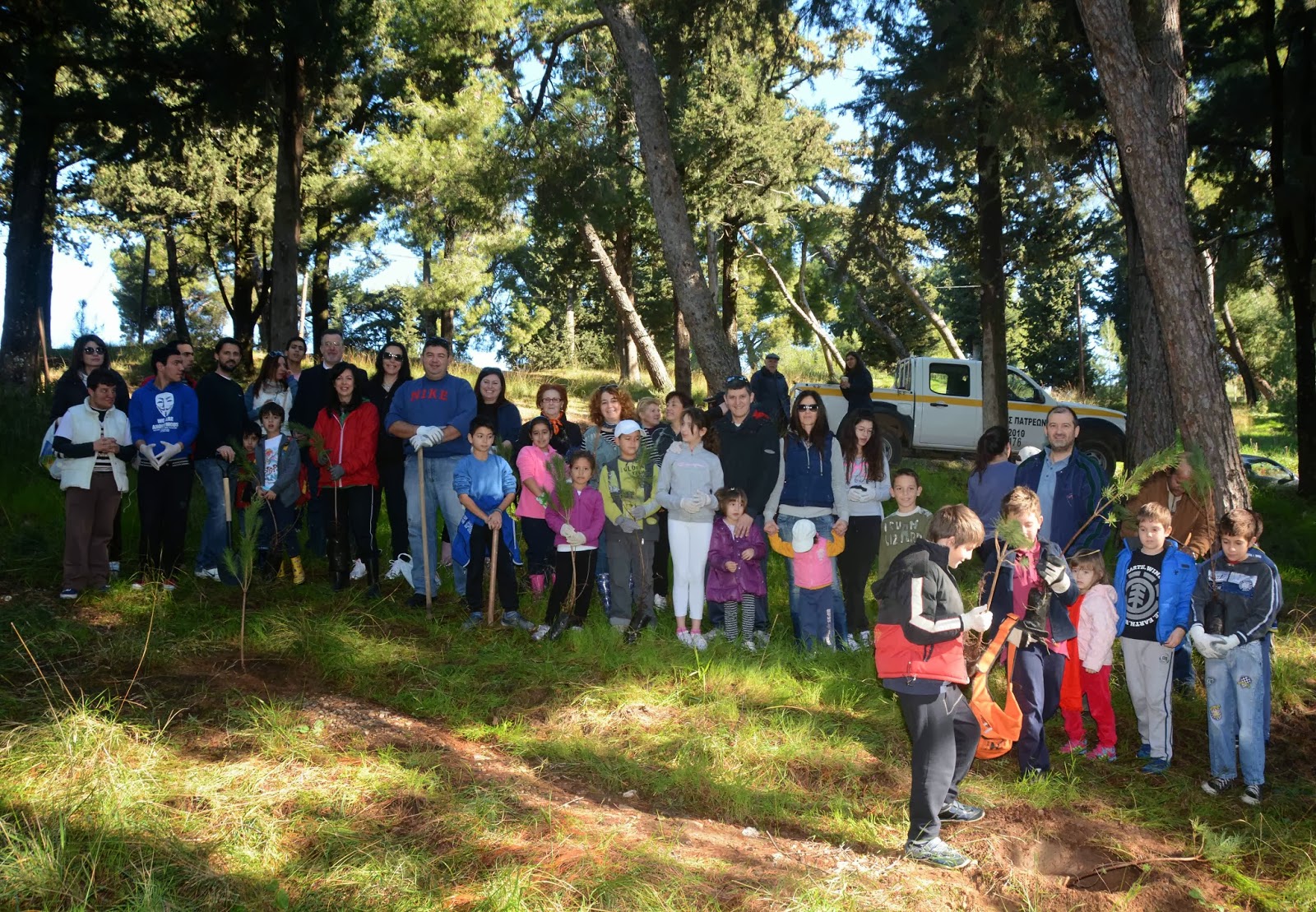 Πάτρα: Δενδροφύτευση στον λόφο του Γηροκομείου - Φωτογραφία 3