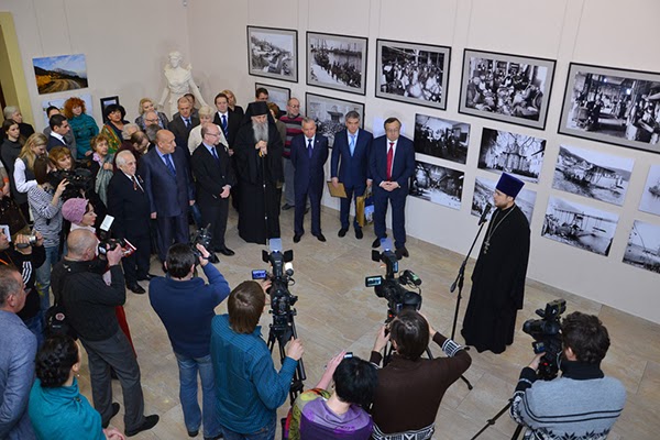 4340 - Στην Ουκρανία ο «Άθως μας» του Κώστα Ασήμη. Выставка работ греческого мастера фотографии Костаса Асимиса «Наш Афон» - Φωτογραφία 3