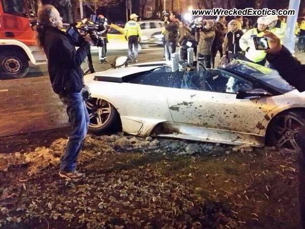 Έχασε τον έλεγχο και έπεσε με την Lamborghini σε δέντρο... - Φωτογραφία 4