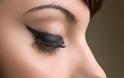Πώς να χρησιμοποιείτε σωστά το υγρό eyeliner [video]