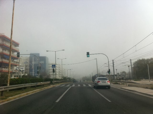 ΣΥΜΒΑΙΝΕΙ ΤΩΡΑ: Παράξενη ομίχλη στο Φάληρο - Φωτογραφία 5