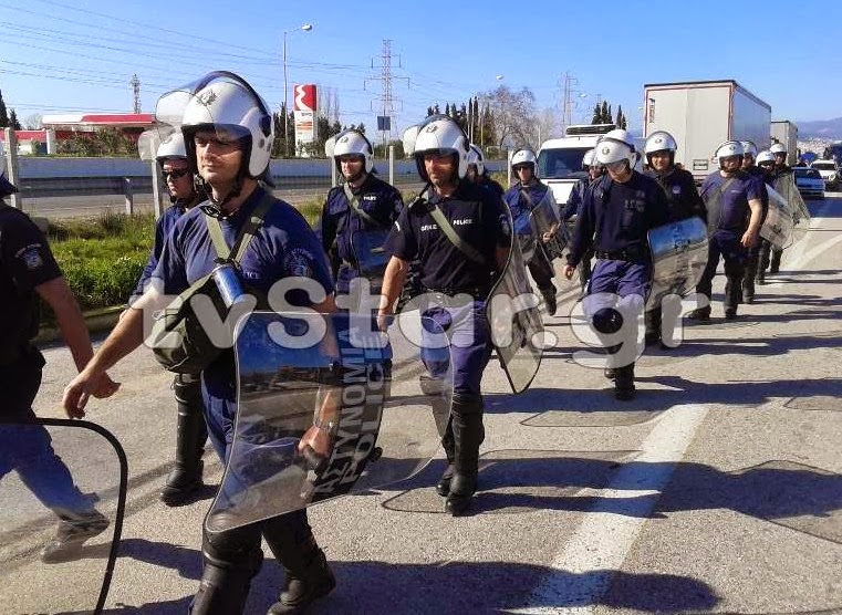 Αγρότες...κόμματα και υποψήφιοι απέκλεισαν την εθνική οδό - Φωτογραφία 5