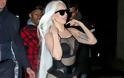 Ολο και πιο χαμηλά η Lady Gaga - Βγήκε στο δρόμο φορώντας μόνο ένα διχτυωτό κορμάκι (φωτό) - Φωτογραφία 3