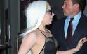 Ολο και πιο χαμηλά η Lady Gaga - Βγήκε στο δρόμο φορώντας μόνο ένα διχτυωτό κορμάκι (φωτό) - Φωτογραφία 4