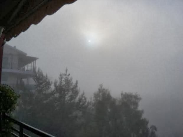 Σκηνικό από...ταινία στην Πάτρα - Σε ένα τεράστιο σύννεφο ξύπνησε η πόλη - Δείτε φωτο - Φωτογραφία 4