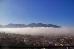 Σκηνικό από...ταινία στην Πάτρα - Σε ένα τεράστιο σύννεφο ξύπνησε η πόλη - Δείτε φωτο
