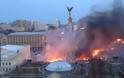 Φωτογραφίες από τις αιματηρές συμπλοκές στο Κίεβο που κόβουν την ανάσα - Φωτογραφία 3