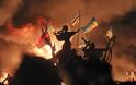 Φωτογραφίες από τις αιματηρές συμπλοκές στο Κίεβο που κόβουν την ανάσα - Φωτογραφία 6