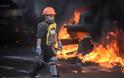 Φωτογραφίες από τις αιματηρές συμπλοκές στο Κίεβο που κόβουν την ανάσα - Φωτογραφία 9