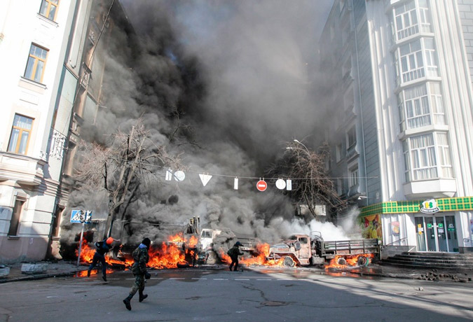 Στα πρόθυρα εμφυλίου η Ουκρανία - 25 οι νεκροί στο Κίεβο - Φωτογραφία 5