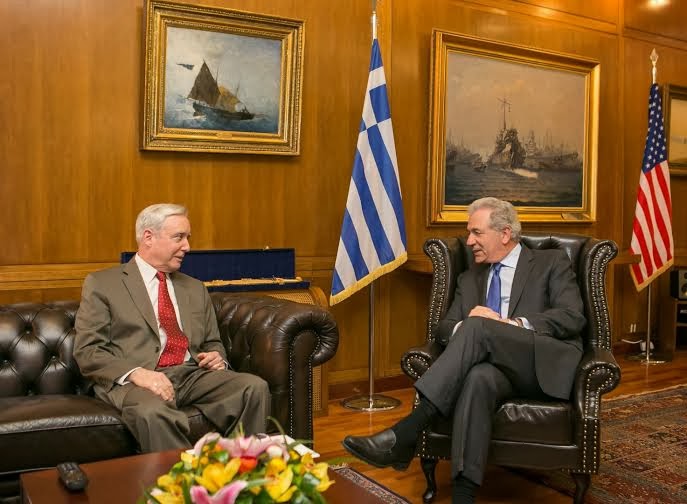 Συνάντηση ΥΕΘΑ Δημήτρη Αβραμόπουλου με τον Πρέσβη των ΗΠΑ David D. Pearce - Φωτογραφία 2