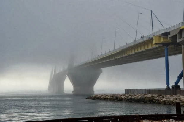 Και η Γέφυρα Ρίου – Αντιρρίου «πνίγηκε» στην ομίχλη: Το απόκοσμο θέαμα που κόβει την ανάσα - Φωτογραφία 3