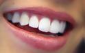 Λευκότερα δόντια σε έξι κινήσεις