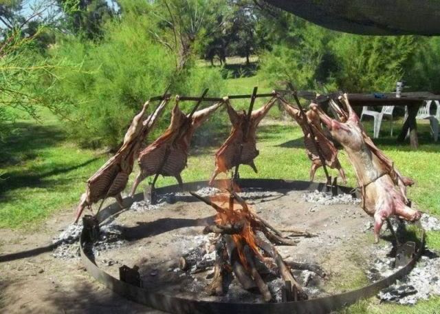 Έτσι γιορτάζεται η... ΣΩΣΤΗ ΤΣΙΚΝΟΠΕΜΠΤΗ ! ! ! - Φωτογραφία 3